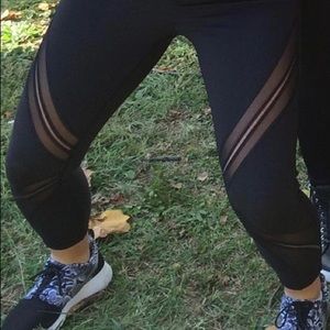 Lululemon Black Wunder Under Mesh Front Legging